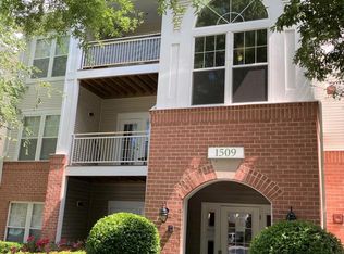 1509 N Point Dr APT 303, Reston, VA 20194
