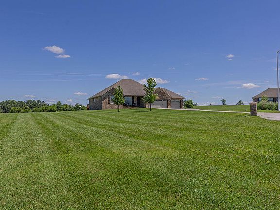 4th image of 150 Southern Fields Circle