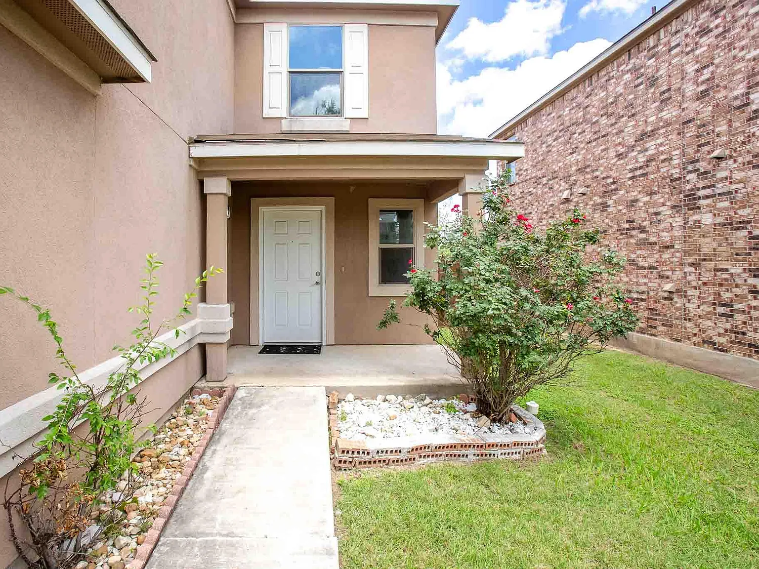5 bed, 3.0 bath, 2305 sqft, $2,000 — Photo 4