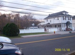 1880 Meadowbrook Rd, Merrick, NY 11566