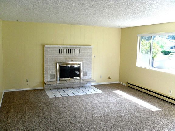 4th image of 1040 NW Cathlamet Dr