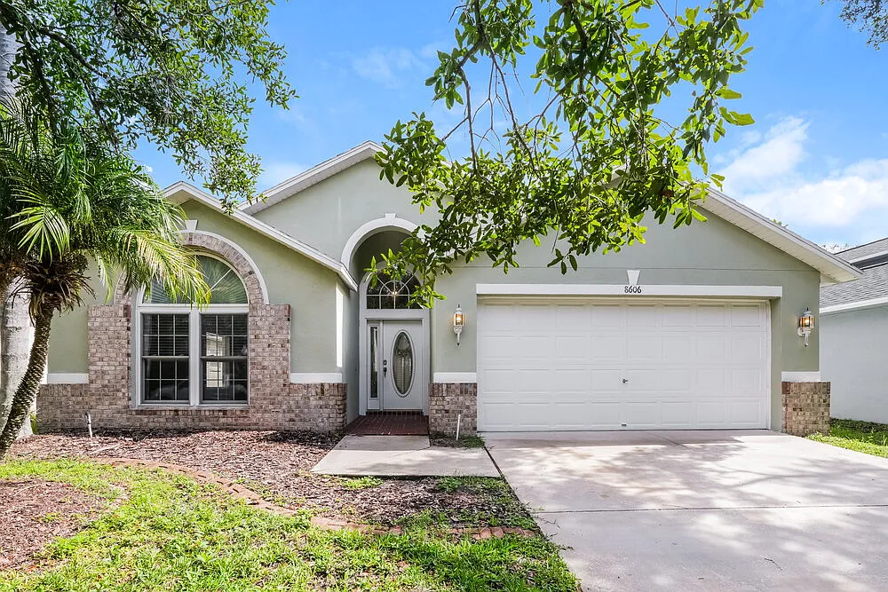3 bed, 2.0 bath, 1629 sqft, $2,200 — Photo 1