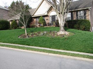 518 Lake Breeze Rd, Knoxville, TN 37934