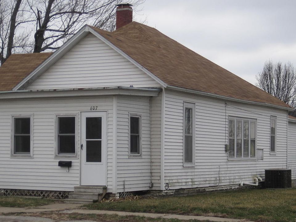 1st image of 607 Railroad St