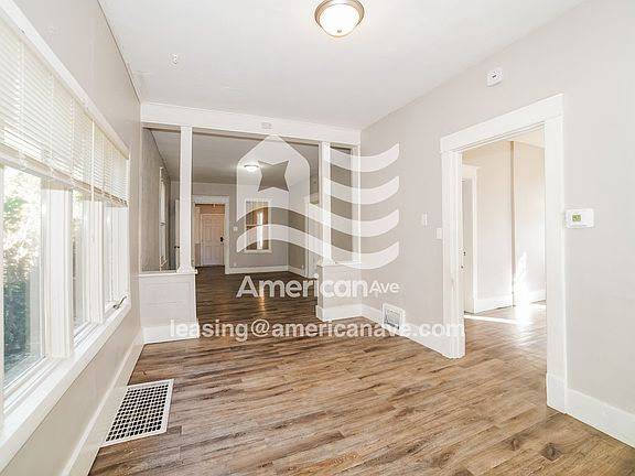 1346875_004_wm_-_living_room_13322473.jpg