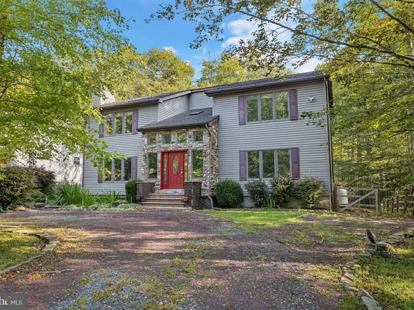 463 Maxatawny Dr, Pocono Lake, PA 18347