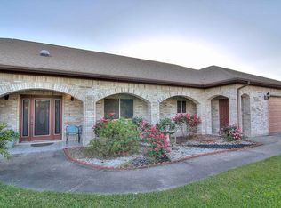 15823 Lakeview Dr, Beach City, TX 77523