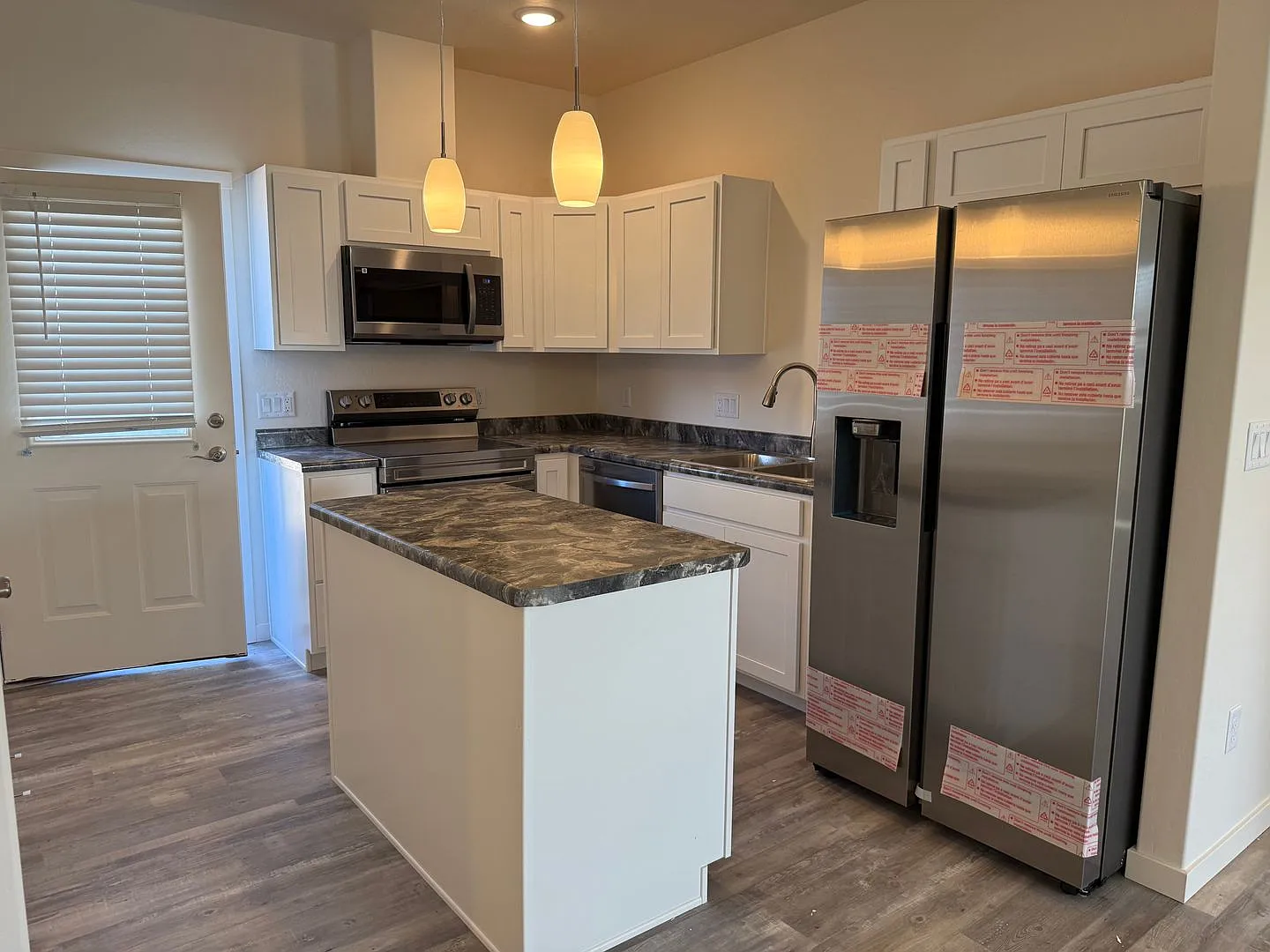 Available Now. New 3 bed, 2 bath home — Photo 4
