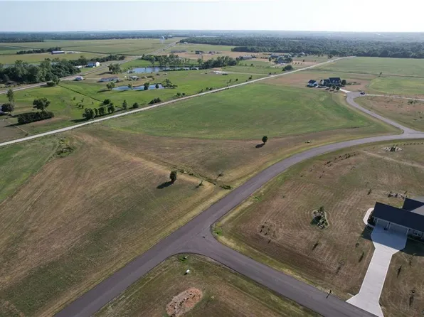 8 Wheatland Dr, Ottawa, KS 66067