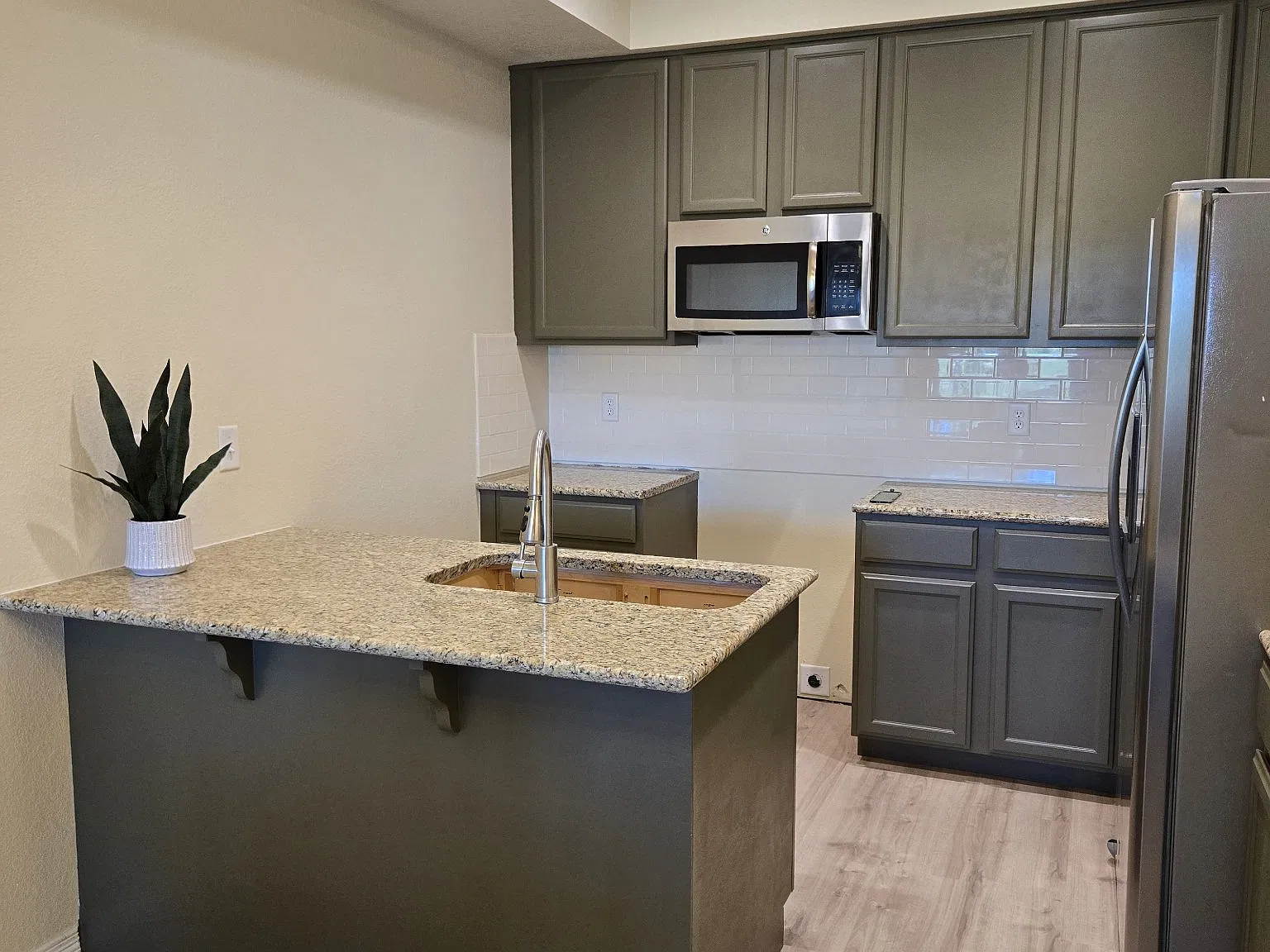 3 bed, 2.5 bath, 1564 sqft, $2,400 — Photo 2