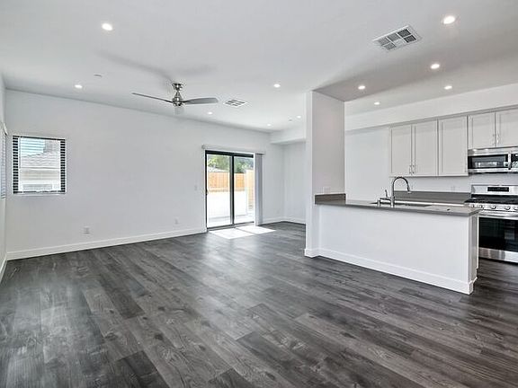 3rd image of 3434-44 Wilshire Ter