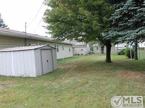 Fenced rear yard