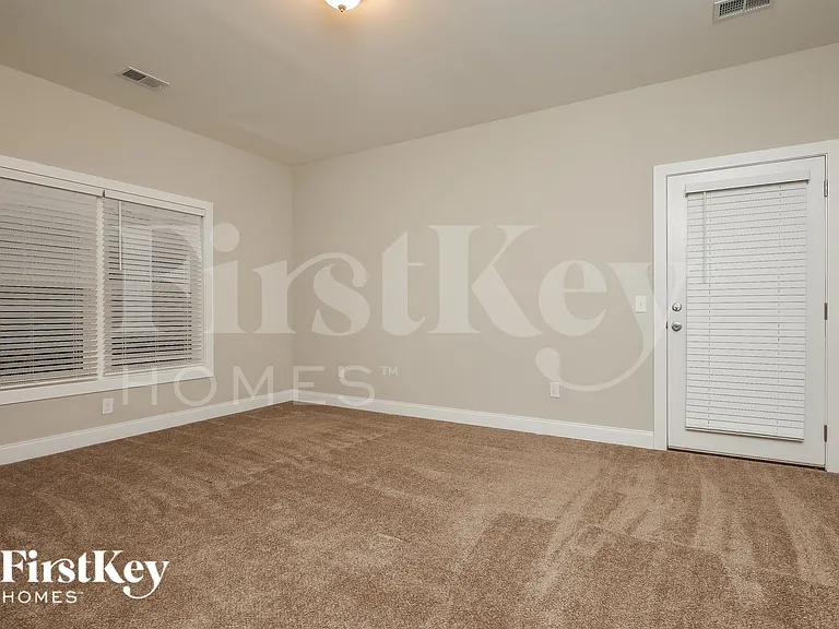 1081 Moss Grove Dr — Photo 16