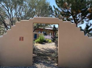 61 Camino De Los Arroyos, Ranchos De Taos, NM 87557