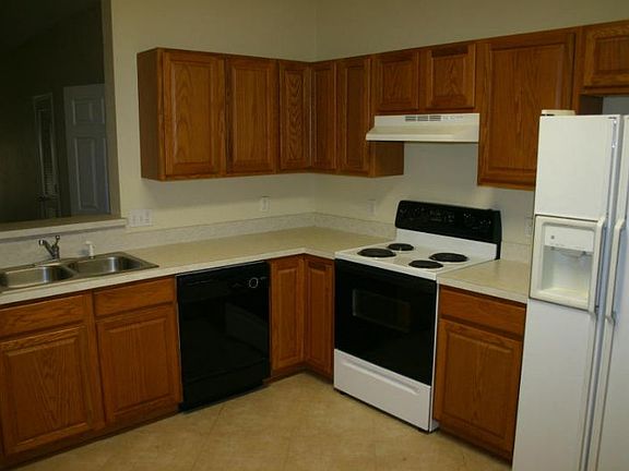 3rd image of 879 Southern Creek Dr