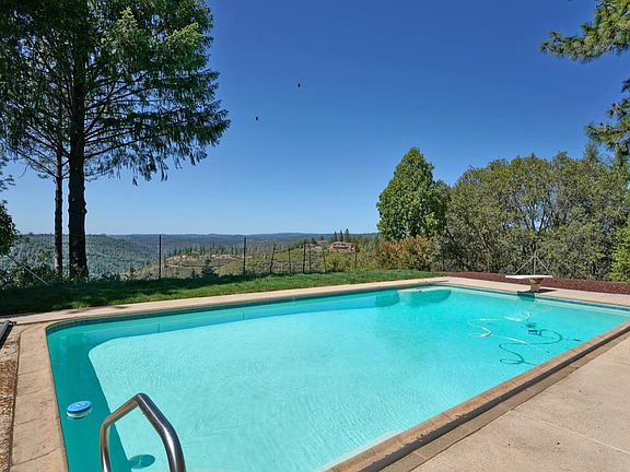 3rd image of 2590 Northridge Dr