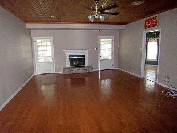 2nd image of 405 Manresa Dr