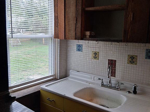 4th image of 1010 Edmondson Ave
