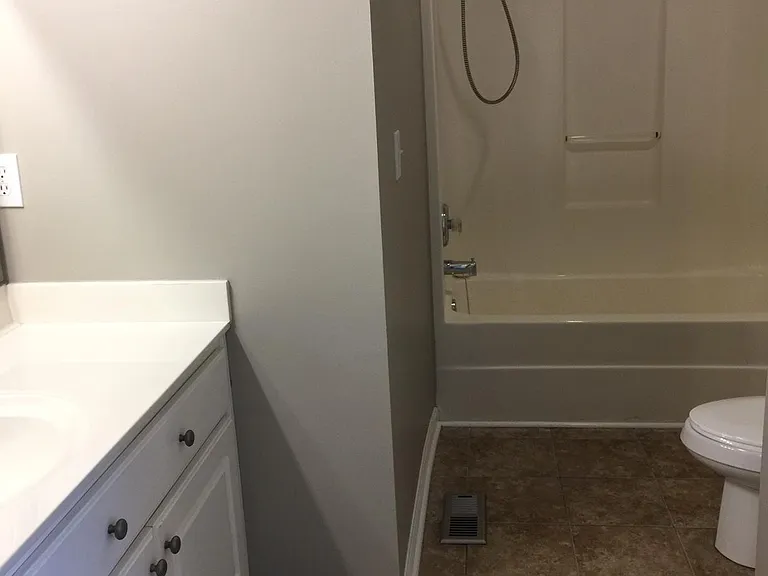 605 Habersham Ln — Photo 16