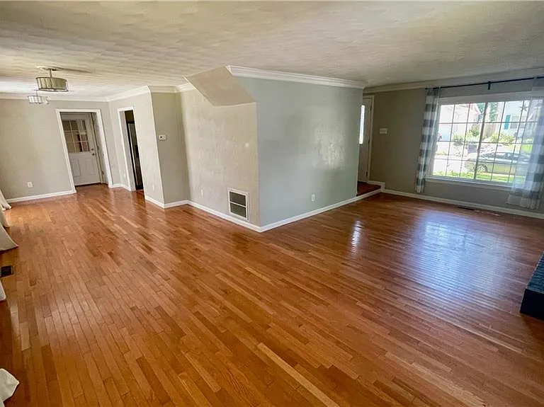 2040 Grey Fox Ln — Photo 6