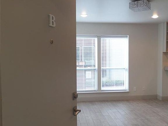 3rd image of 1710 Maryland St #B