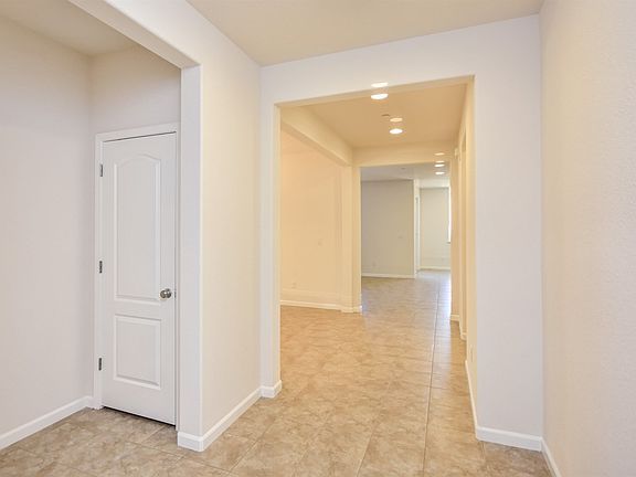 3rd image of 502 Veneto Pl