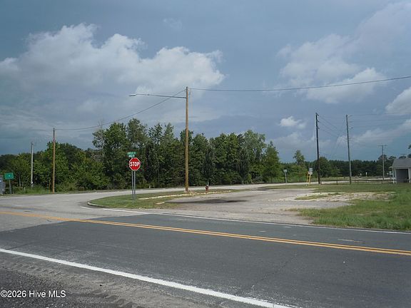 3rd image of 915 Hickman Road