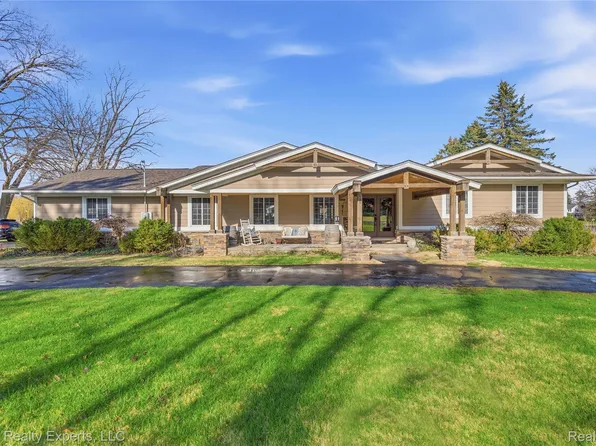 3860 E Commerce Rd, Commerce Township, MI 48382