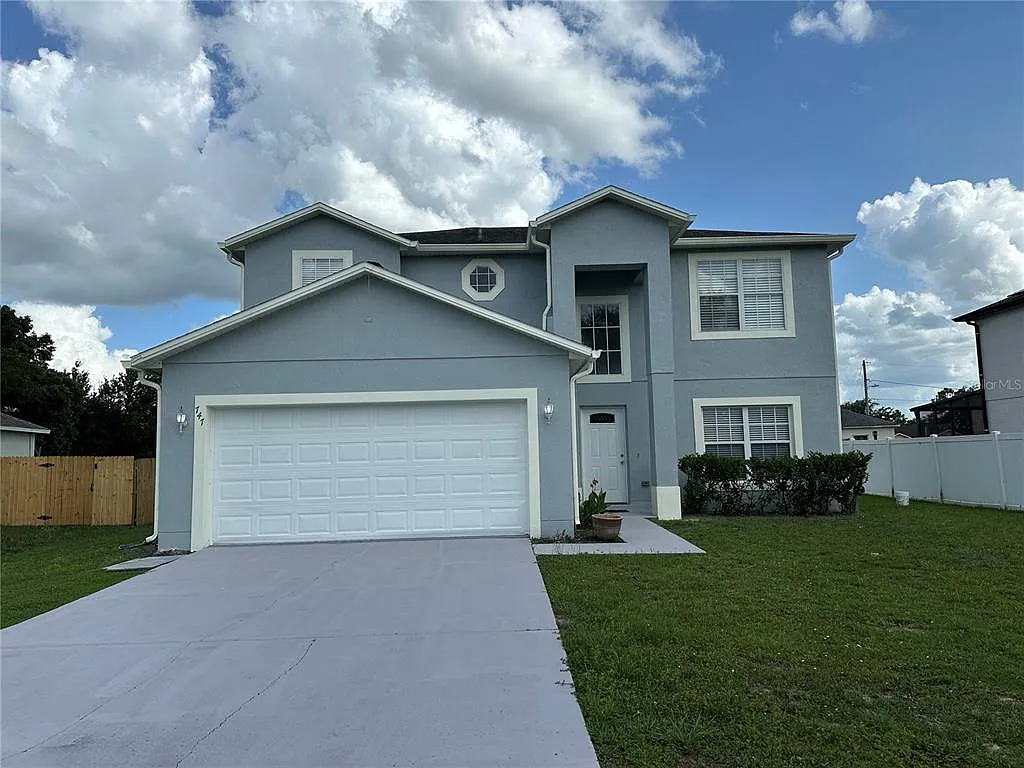 4 bed, 2.5 bath, 2113 sqft, $1,998 — Photo 1