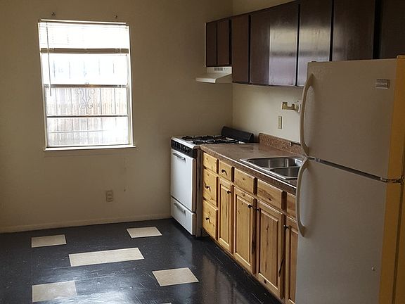 2nd image of 419 Vassar Dr SE APT 4