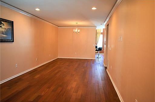 3rd image of 2374 Berkshire Ln