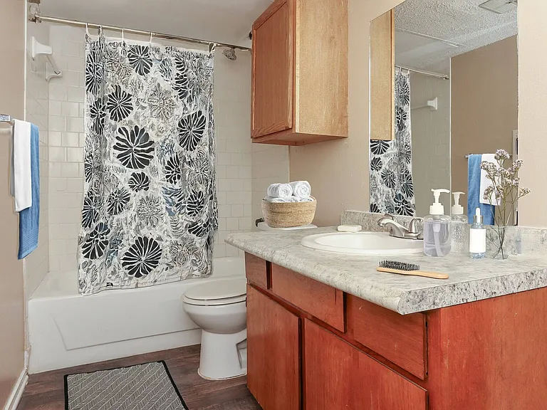 Northview Condominiums — Photo 21