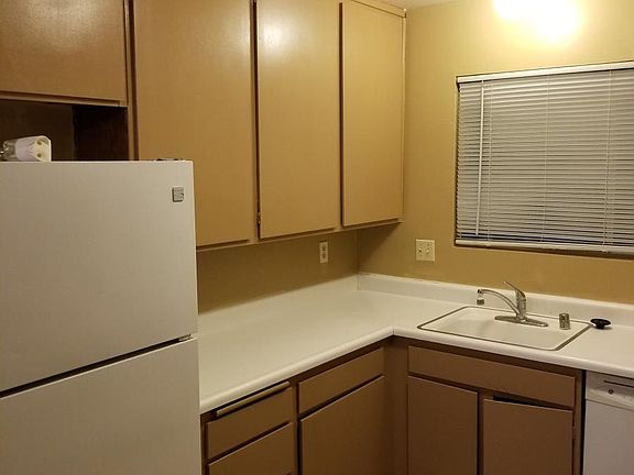 5th image of 355 Parkview Ter APT A6
