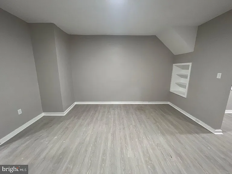 6400 Oxford Ave — Photo 7