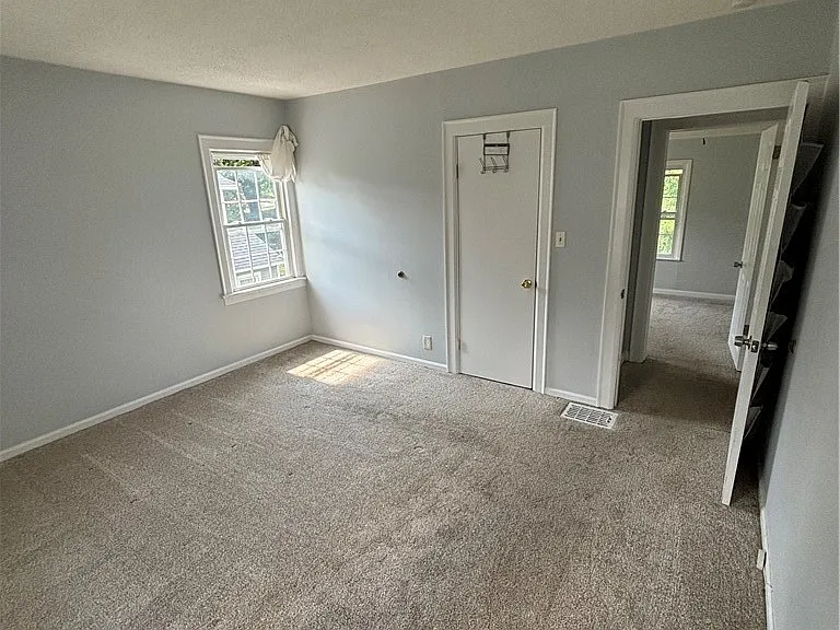 102 Wellington Rd — Photo 26