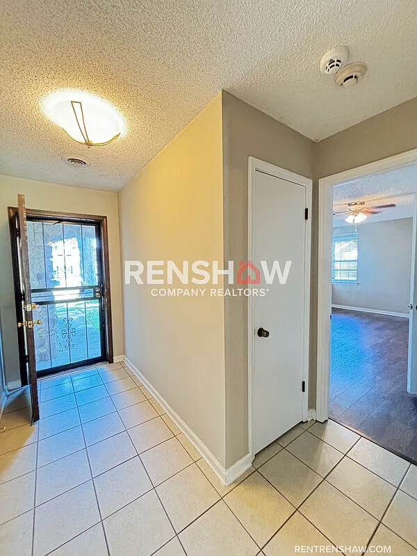 3 bed, 2.0 bath, 1330 sqft, $1,500 — Photo 3