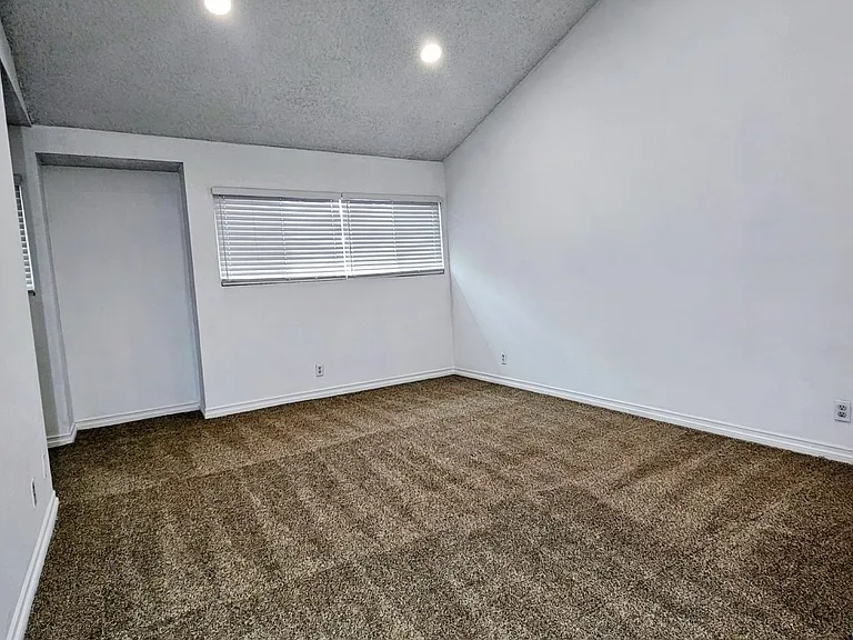 1139 W Badillo St #B — Photo 14