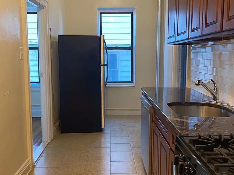 Sevilla Grande - Renovated Units at Journal Square Path — Photo 40