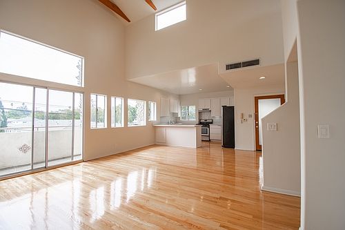 2nd image of 710 Ocean Park Blvd APT 3