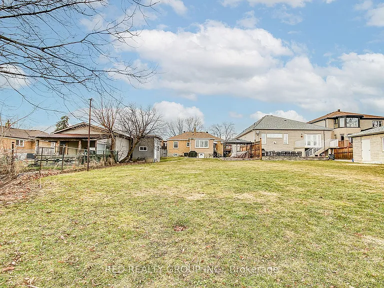 81 Grovedale Ave — Photo 7