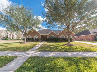 302 Winding Oak Ln S, League City, TX 77573
