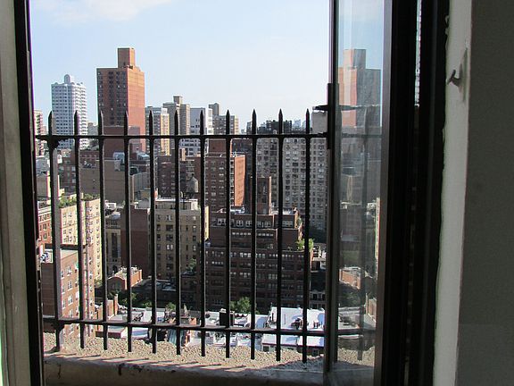 3rd image of 108 E 38th St APT 1900