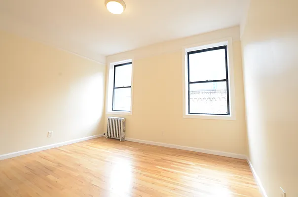 Rented by Manhattan Realty Group | media 8