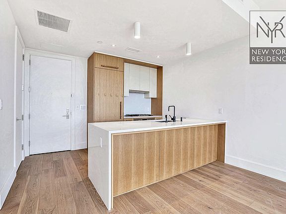 4th image of 22-18 Jackson Ave #810