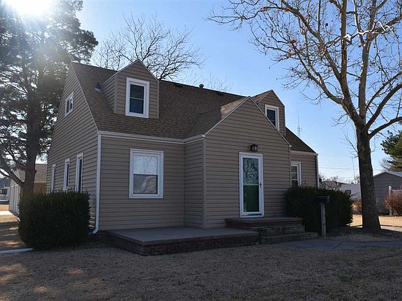 2nd image of 666 E Oakdale Ave