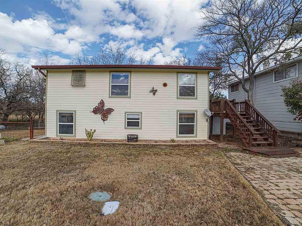 1st image of 605 Cove Cir