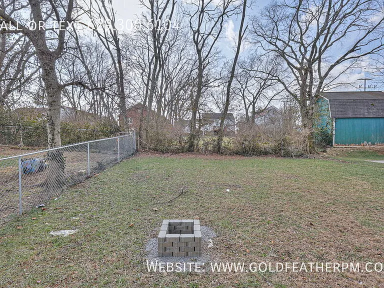 402B E Trinity Ln — Photo 11