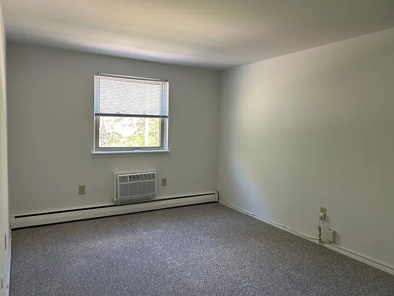 Parkside Manor Apartments — Photo 10