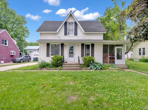 1232 N Saginaw St, Lapeer, MI 48446