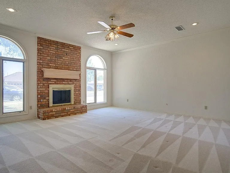 5815 75th St — Photo 3